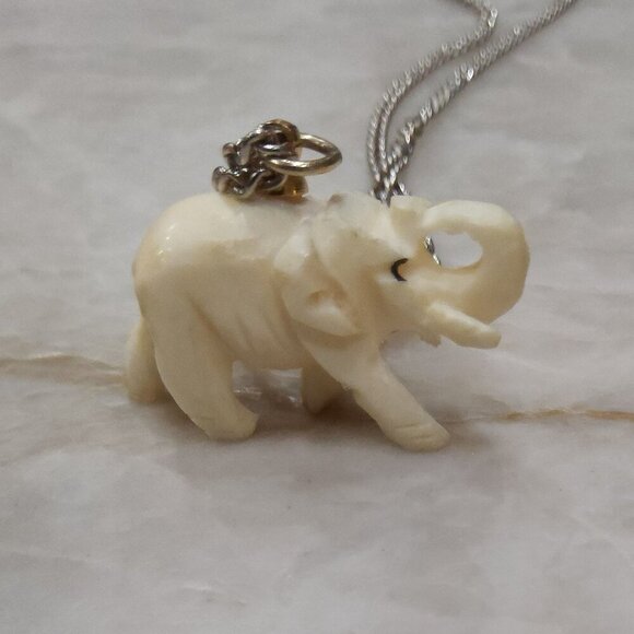Vintage Carved Elephant Pendant Necklace, Tiny Resin Elephant - Picture 4 of 8